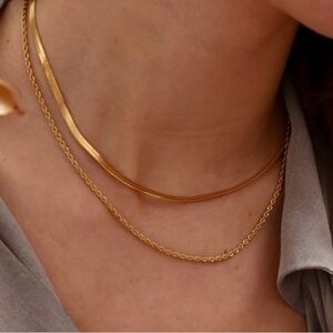 Elegant Gold Layered Necklace